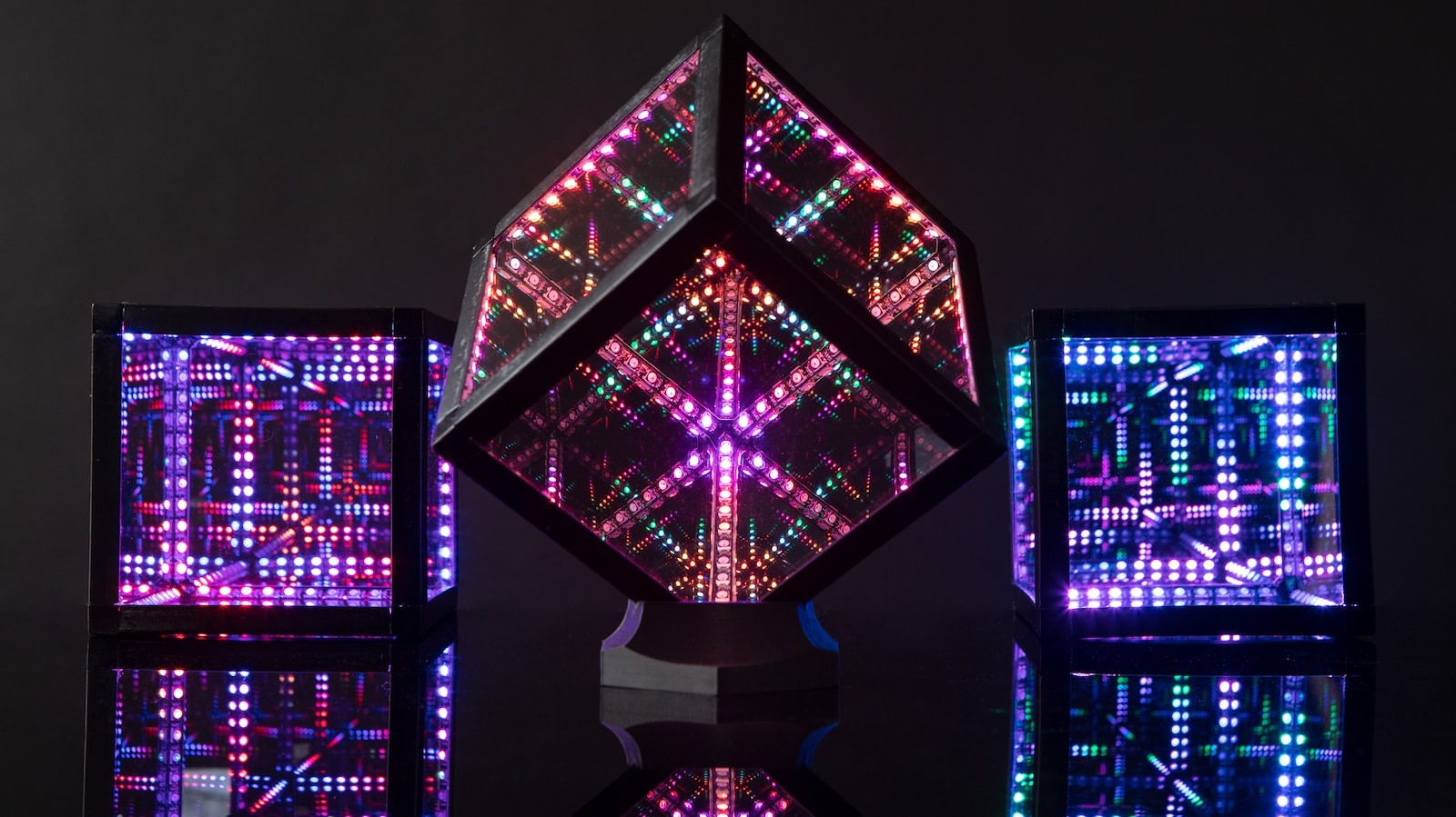 the-science-behind-the-infinity-cube-and-its-relaxing-effect